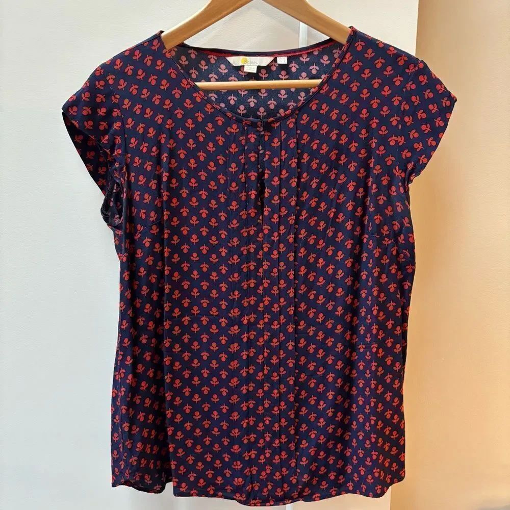 Boden Navy and Red Patterned Women's Top size 8